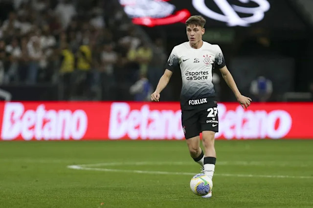 Arsenal nhắm Breno Bidon để nâng cấp tuyến giữa