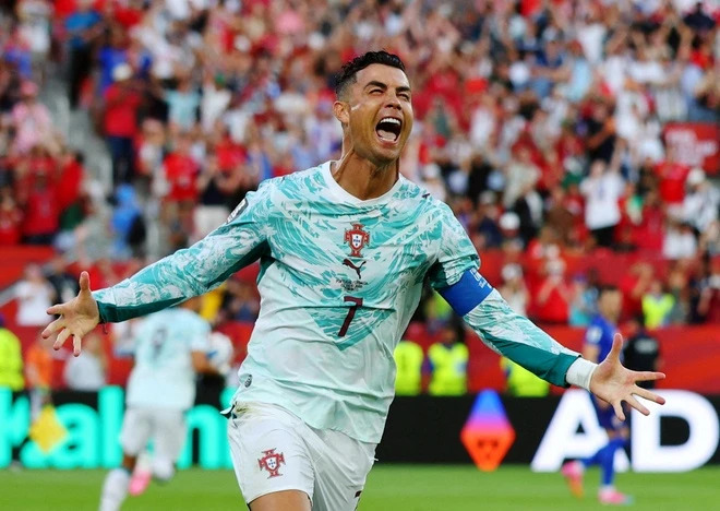Ronaldo mở đường, Goncalo Ramos kết liễu đối thủ